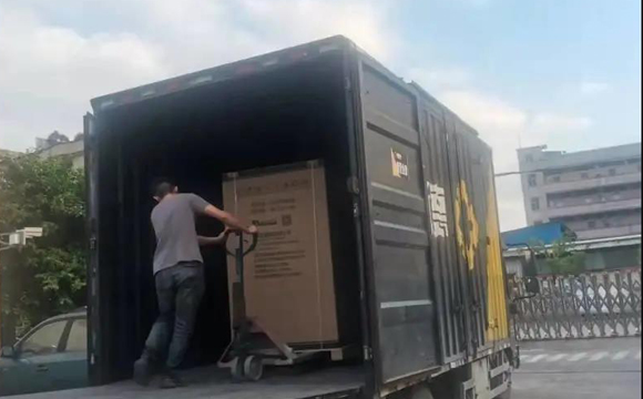 裝車發(fā)貨 裝車發(fā)貨