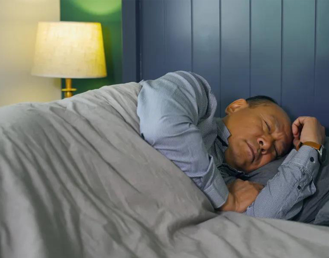 床椅一體化康復(fù)電動護(hù)理床，實現(xiàn)臥床老人生活自理的夢想