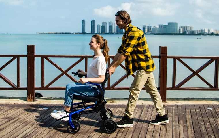 老人可折疊便攜式輪椅