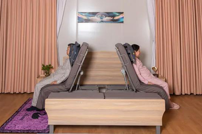 護(hù)理床實(shí)圖