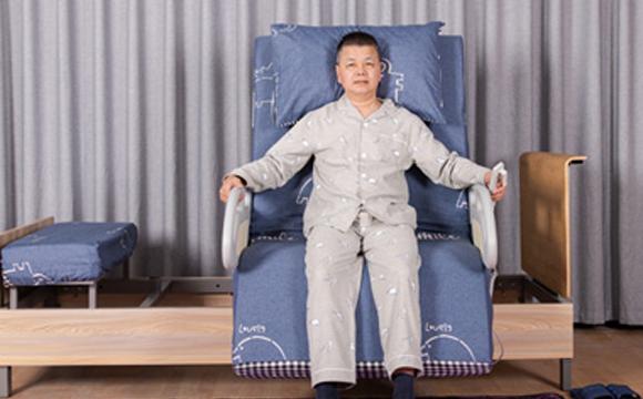 旋轉(zhuǎn)護理床