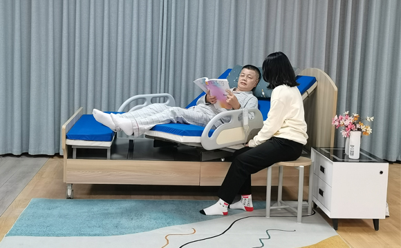 電動旋轉(zhuǎn)護理床 電動旋轉(zhuǎn)護理床