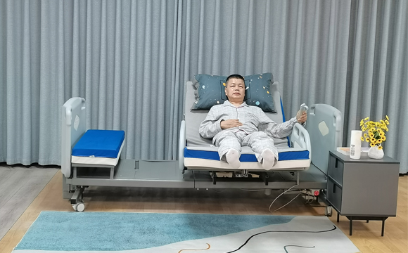 電動旋轉(zhuǎn)護(hù)理床